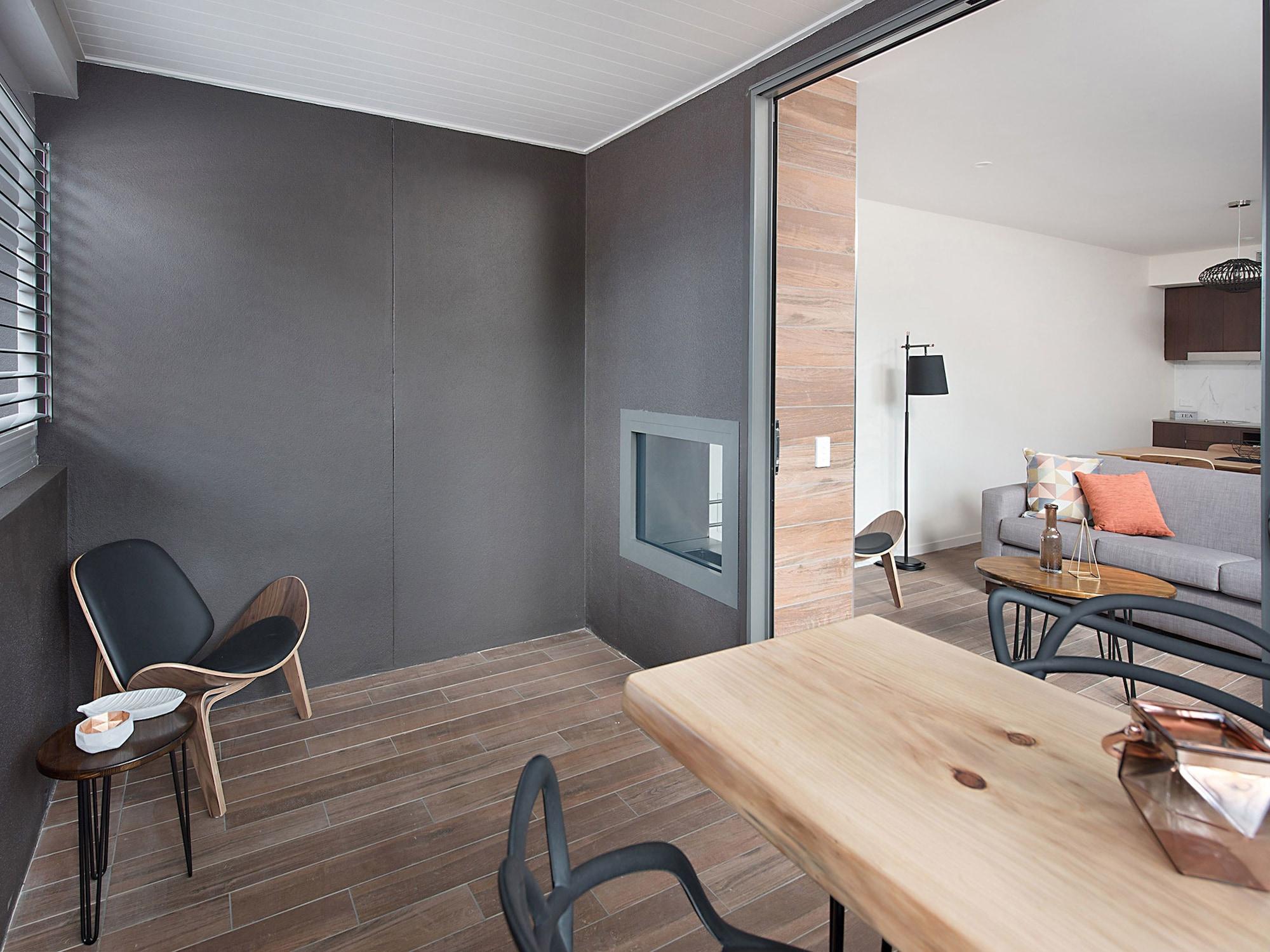 Altitude On Montville Exterior foto Sliding door