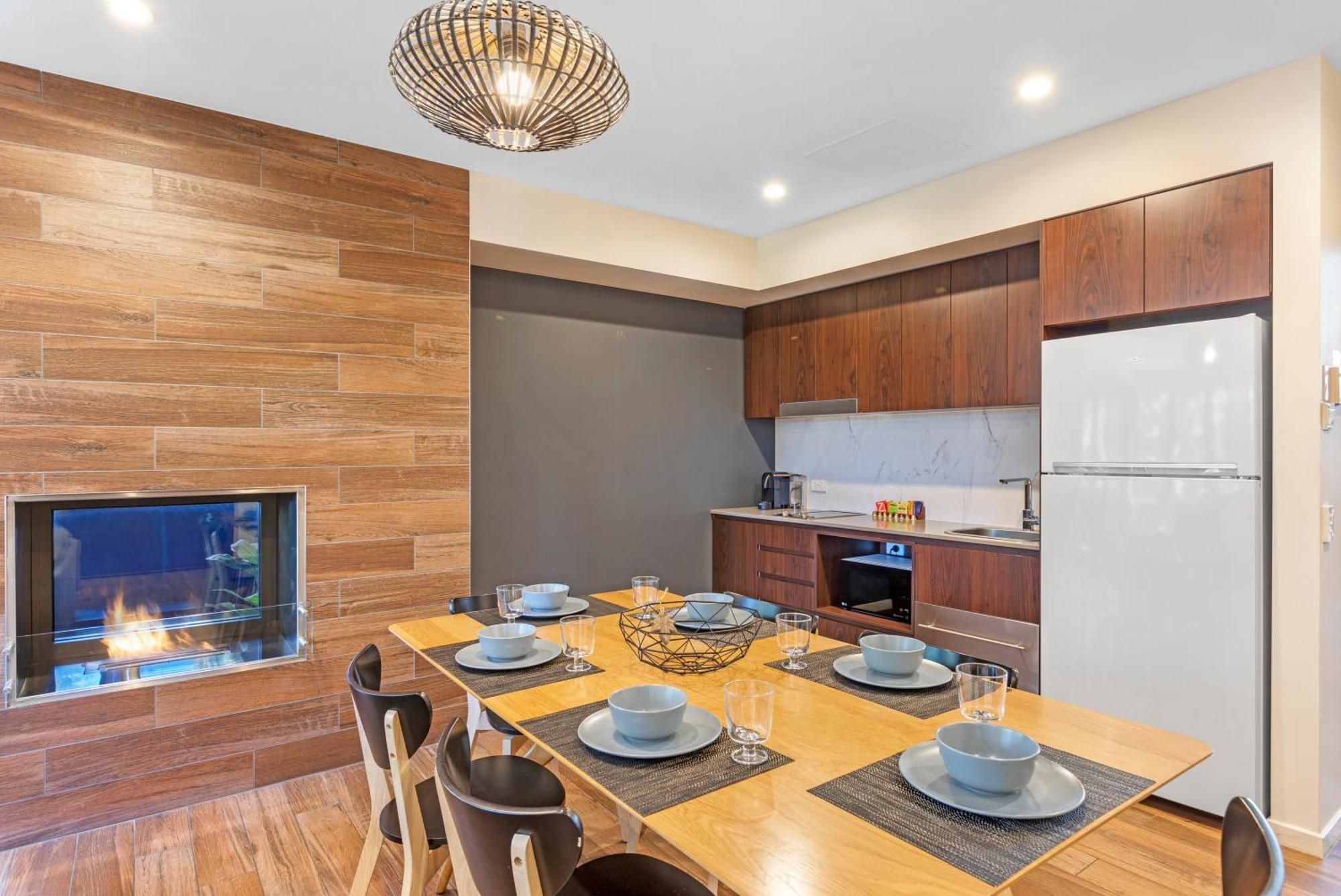 Altitude On Montville Habitación foto A kitchen in a typical apartment