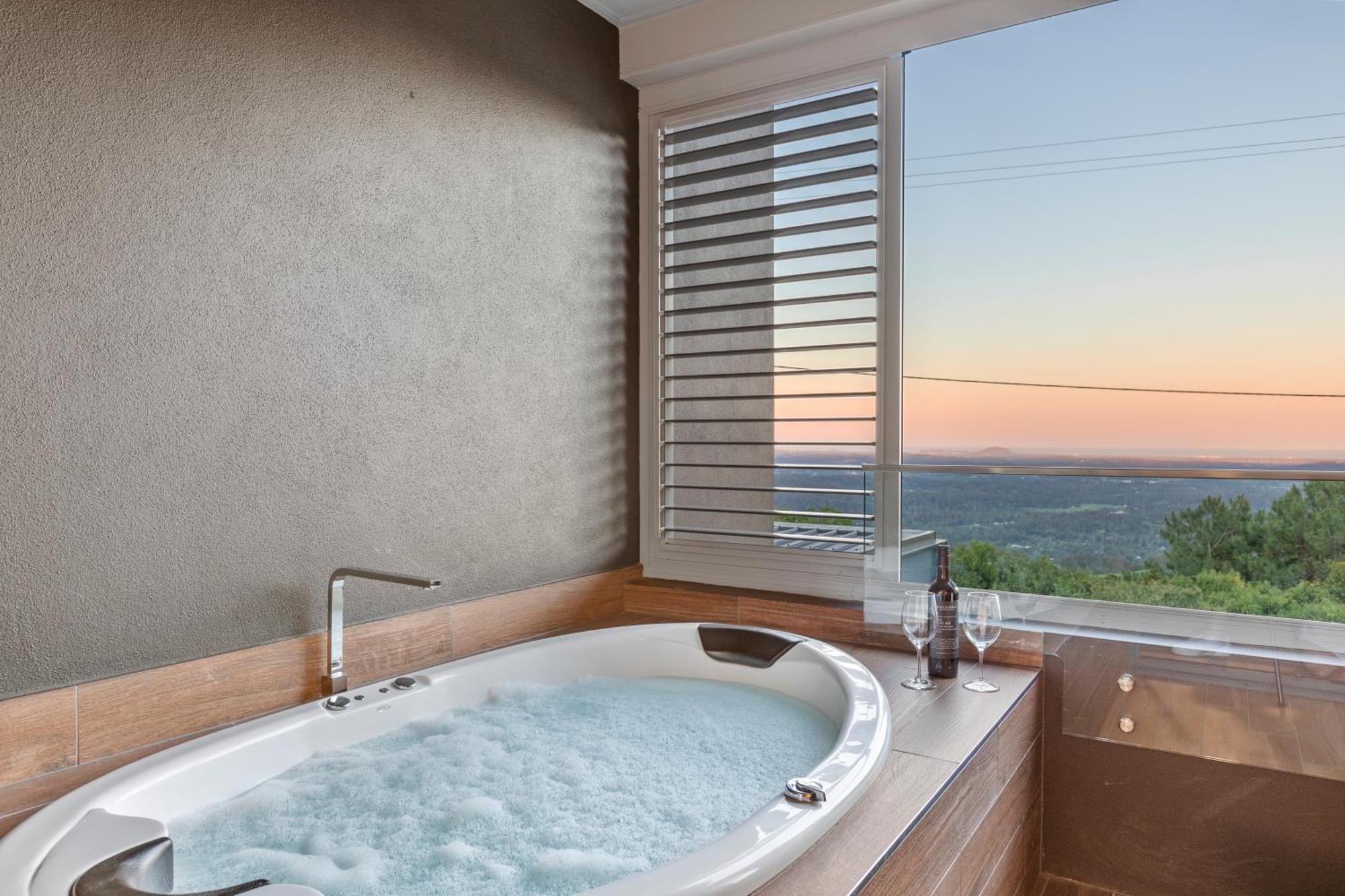 Altitude On Montville Habitación foto A whirlpool bathtub