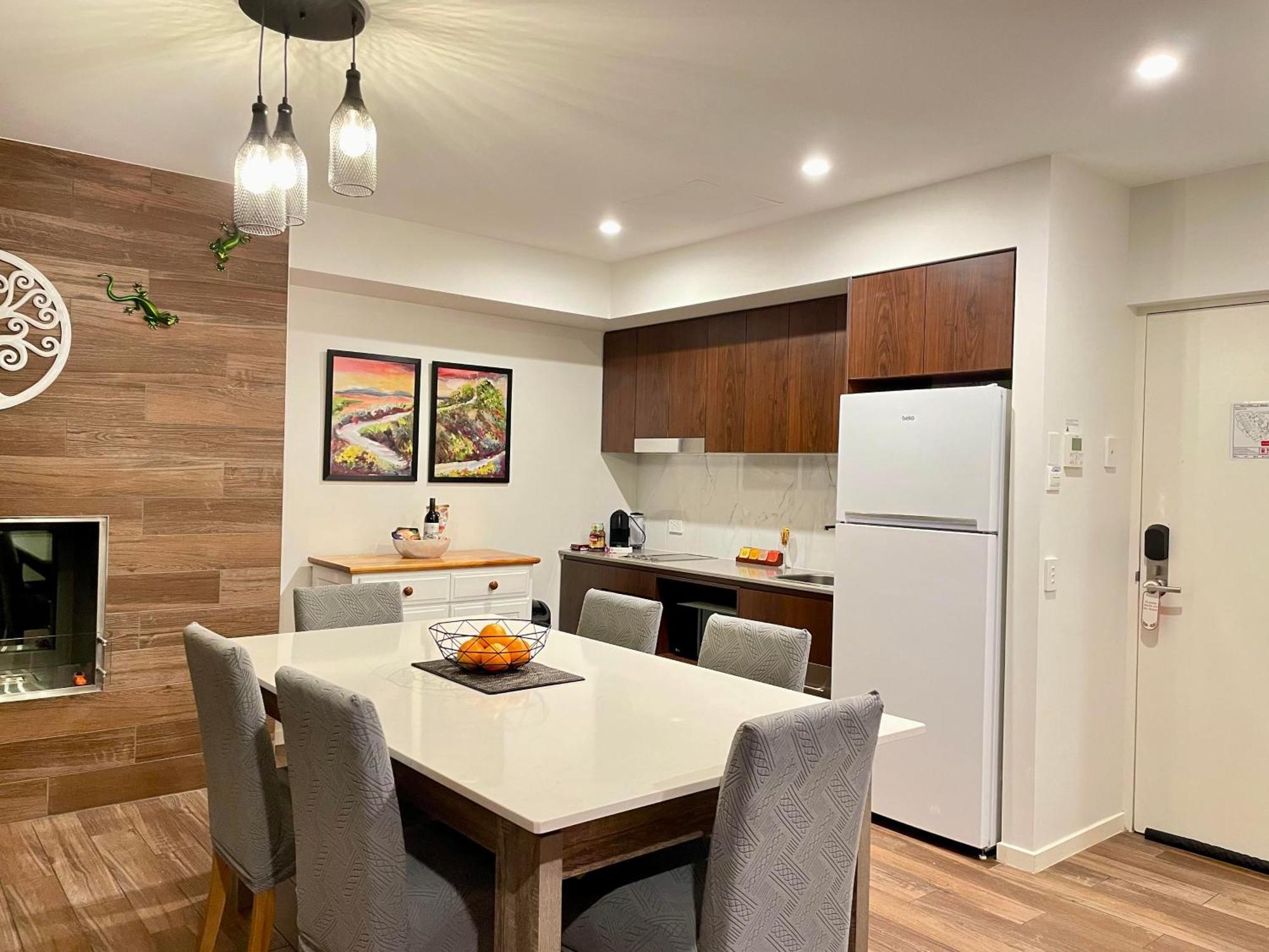 Altitude On Montville Habitación foto A kitchen in a serviced apartment
