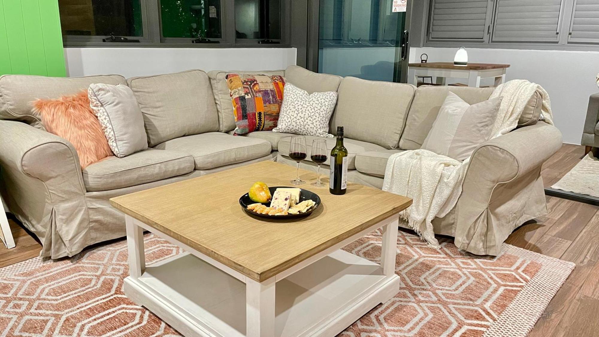Altitude On Montville Habitación foto A coffee table in a living room